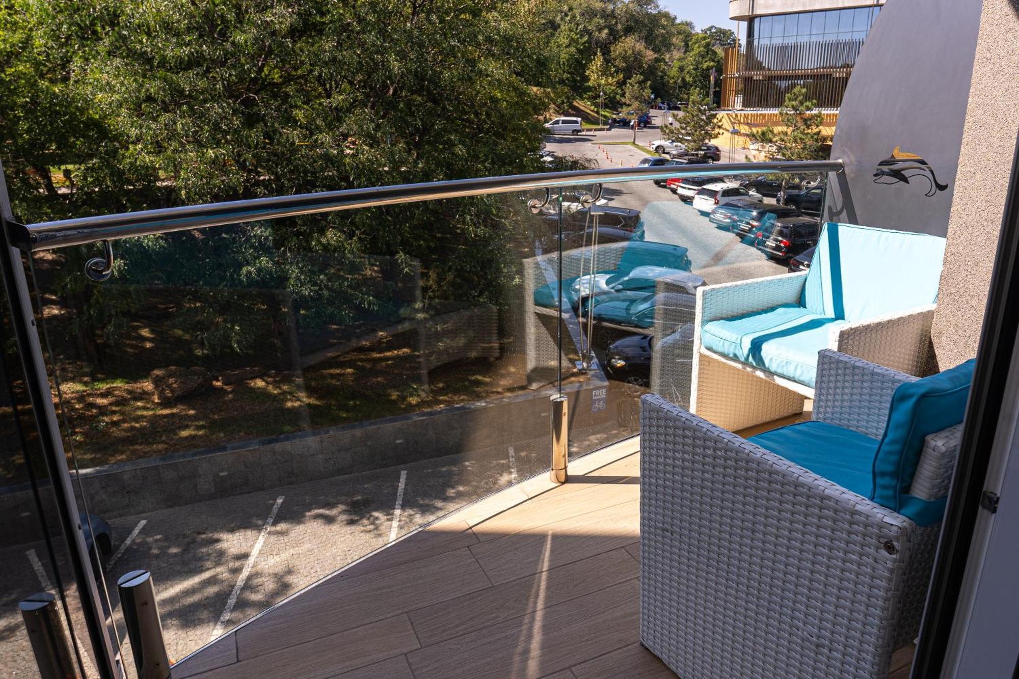 NEMO Hotel Resort&Spa Odessa Zimmer foto A balcony in the UK