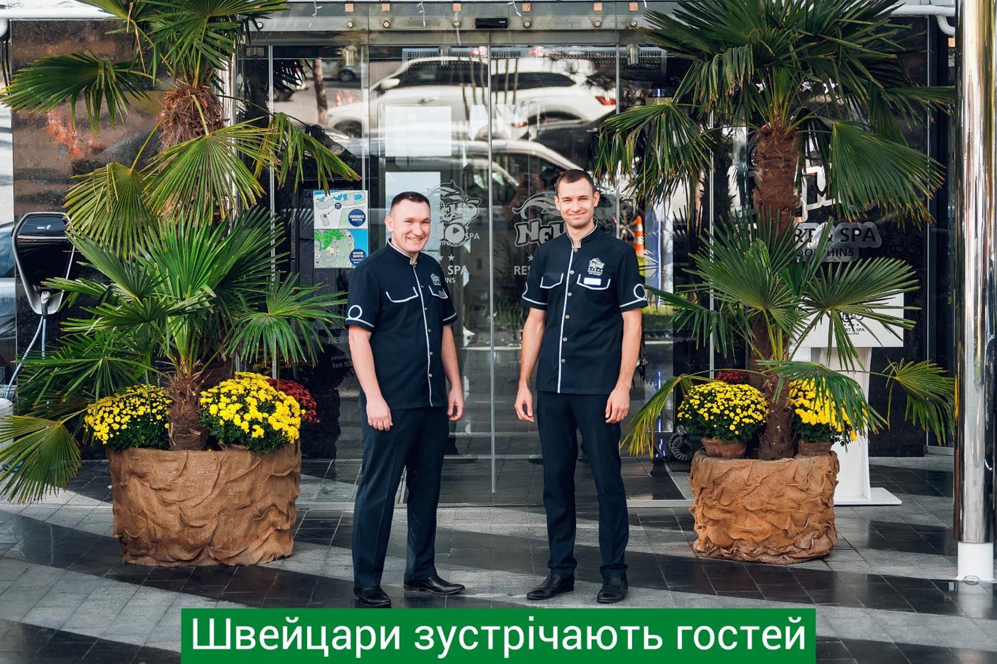 NEMO Hotel Resort&Spa Odessa Exterior foto Concierge at the entrance of a hotel in Kiev, Ukraine