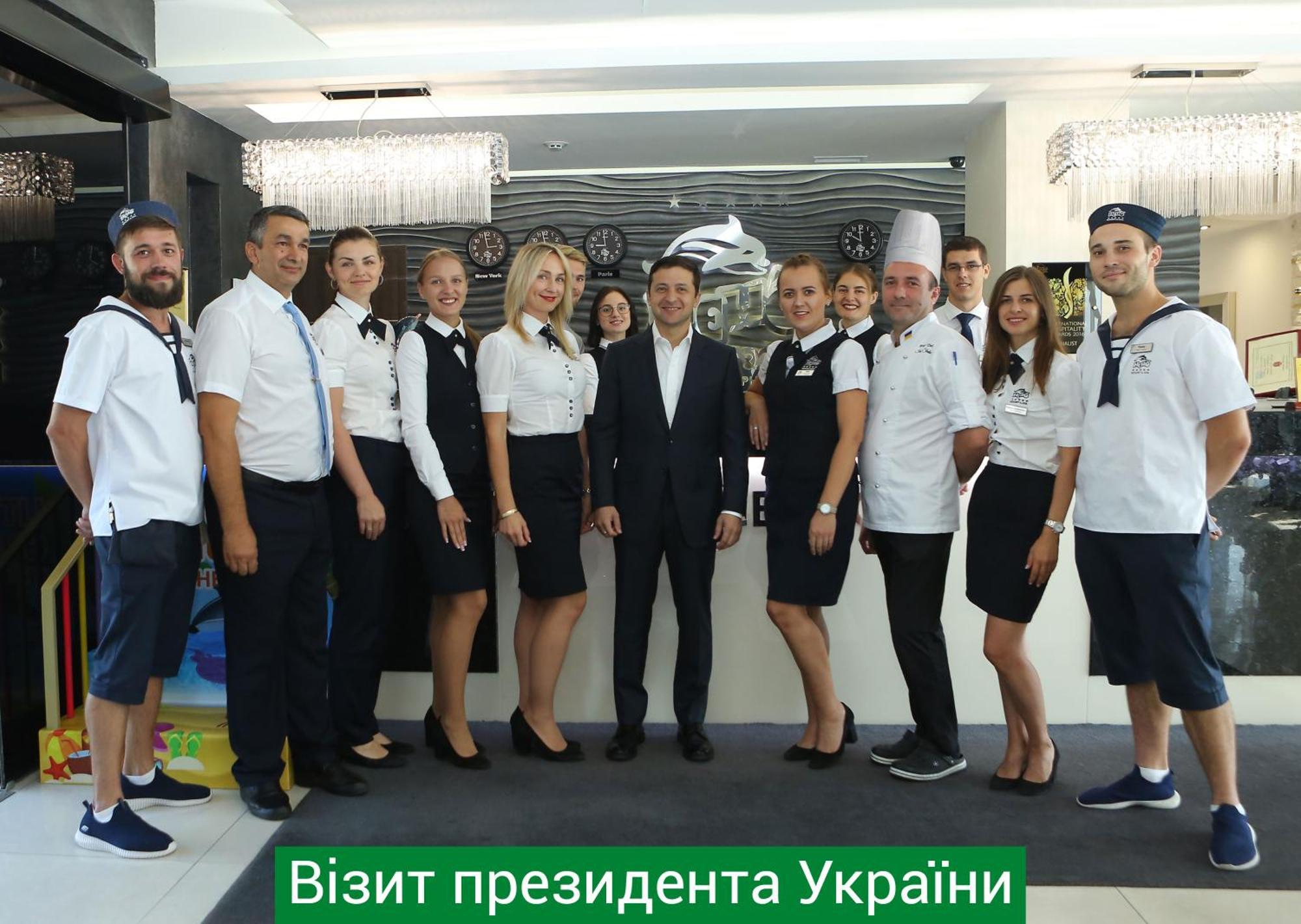 NEMO Hotel Resort&Spa Odessa Exterior foto President of Ukraine Petro Poroshenko with the staff of the President's Office
