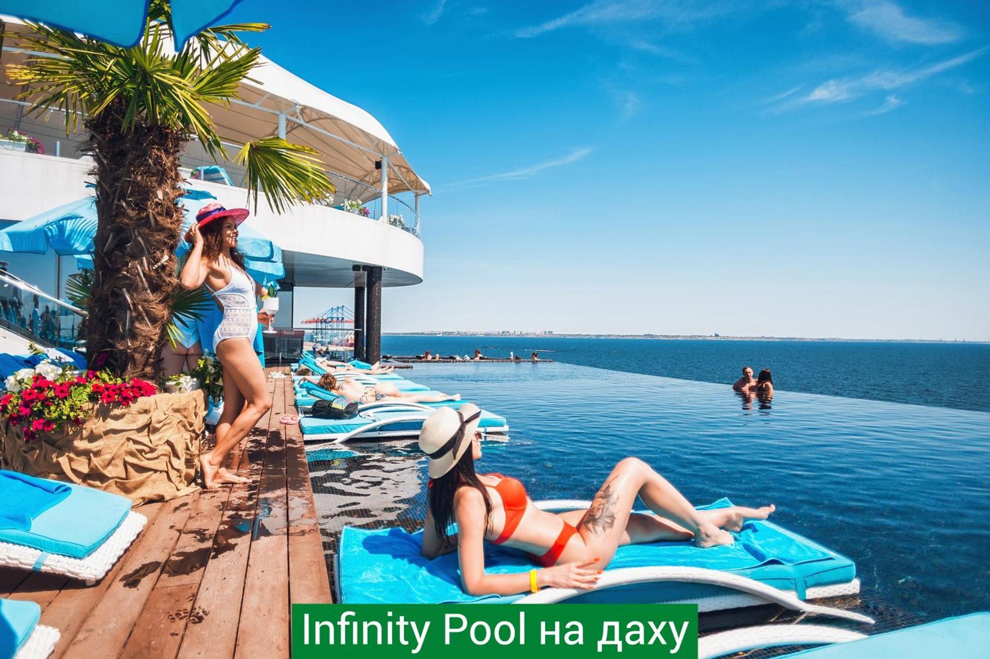 NEMO Hotel Resort&Spa Odessa Exterior foto Infinity pool at the Black Sea