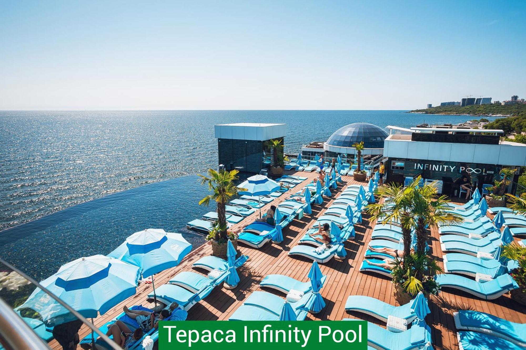 NEMO Hotel Resort&Spa Odessa Exterior foto Infinity pool